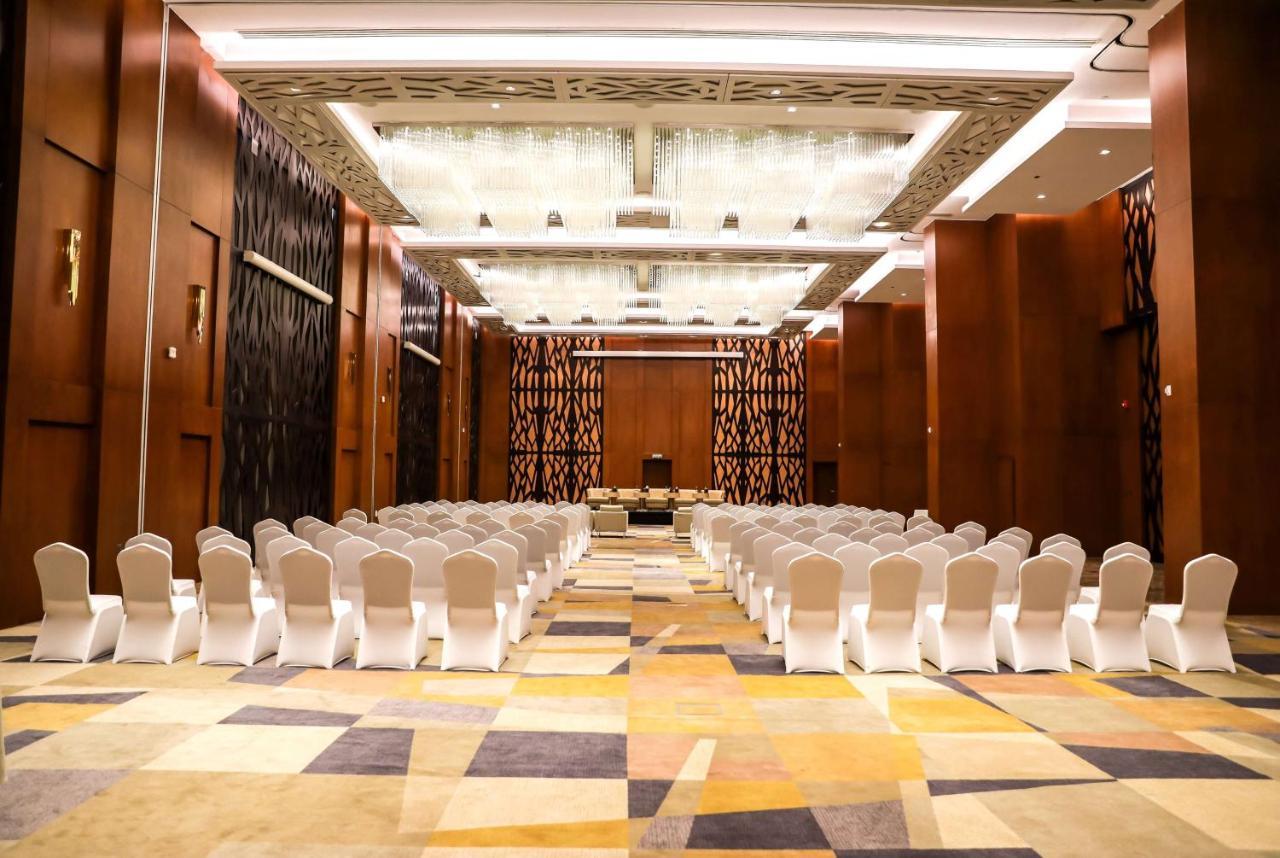 윈덤 도하 웨스트 베이 호텔 외부 사진 The Grand Ballroom
