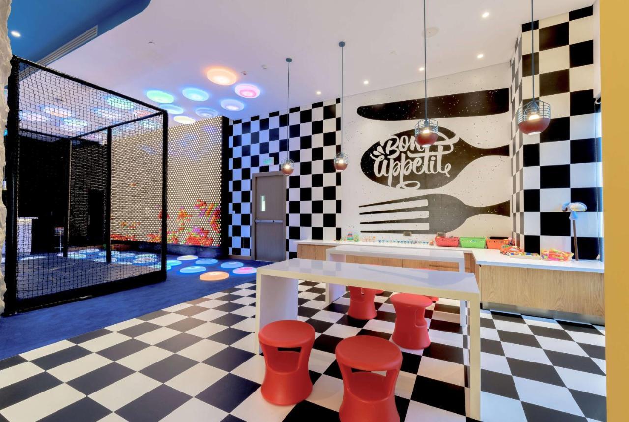 윈덤 도하 웨스트 베이 호텔 외부 사진 The interior of a typical McDonald's PlayPlace
