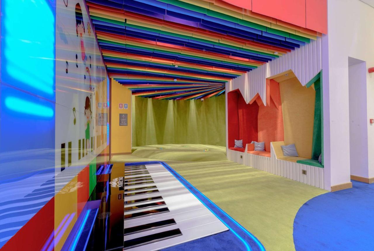 윈덤 도하 웨스트 베이 호텔 외부 사진 The interior of the Children's Museum of Oak Ridge